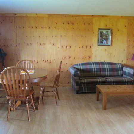 Riverside Chalets River of Ponds Exterior photo