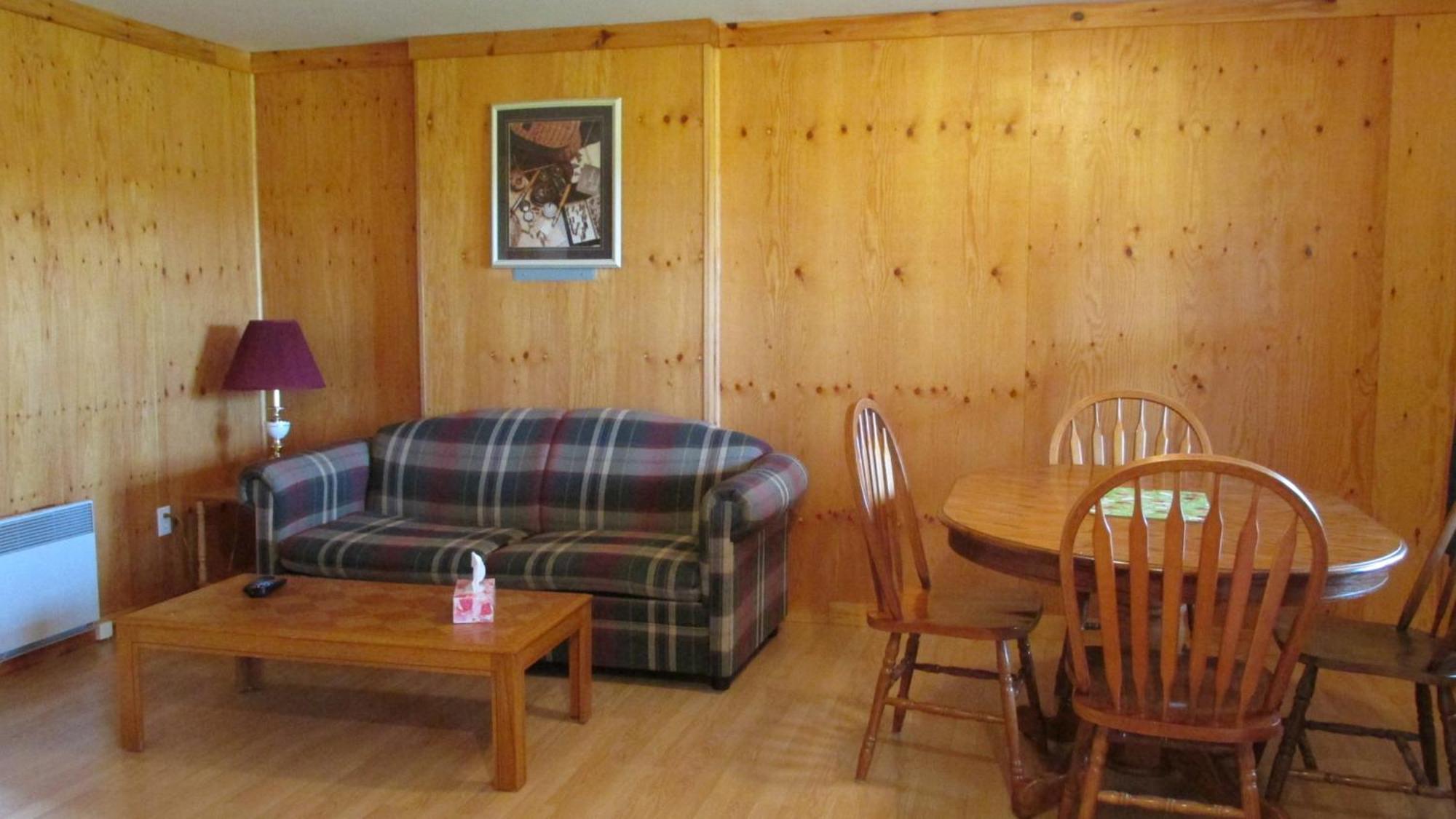 Riverside Chalets River of Ponds Exterior photo